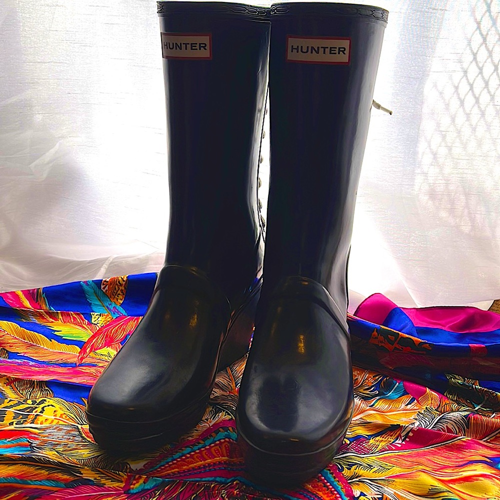 Hunter brand dark blue wedge mid calf rain boots